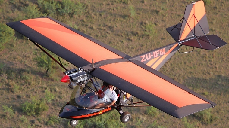 Side by side clearance ultralight aircraft